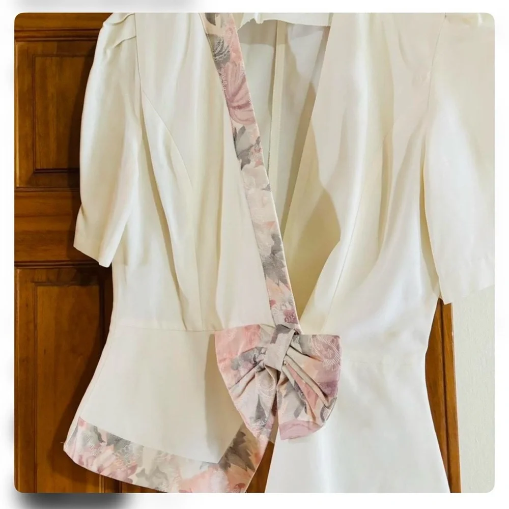 Vintage 90’s shirt with Floral Accents - Picture 2 of 15